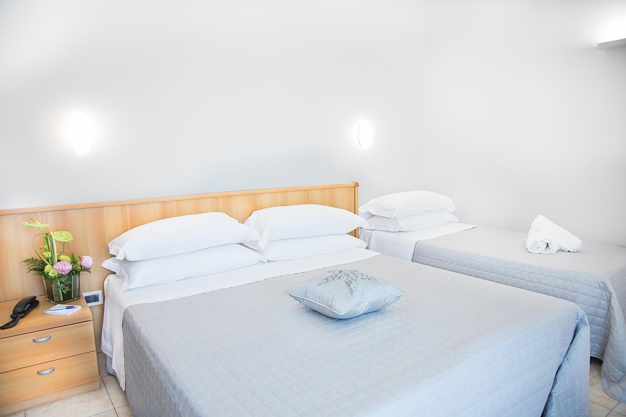 Adria Beach Hotel Alba Adriatica Exterior photo